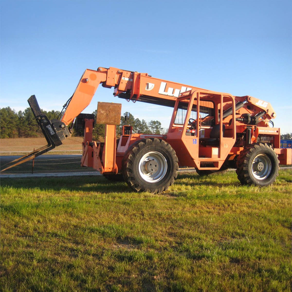 Lull 1044C-54 Series II Spec Sheet