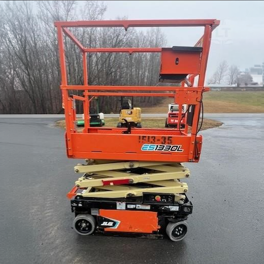 JLG ES1330L Spec Sheet