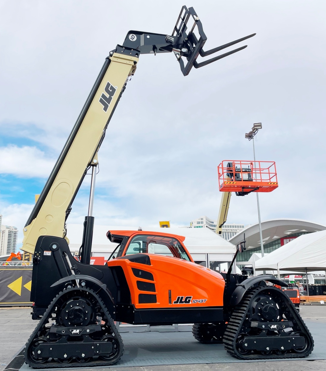 JLG 1043 Spec Sheet