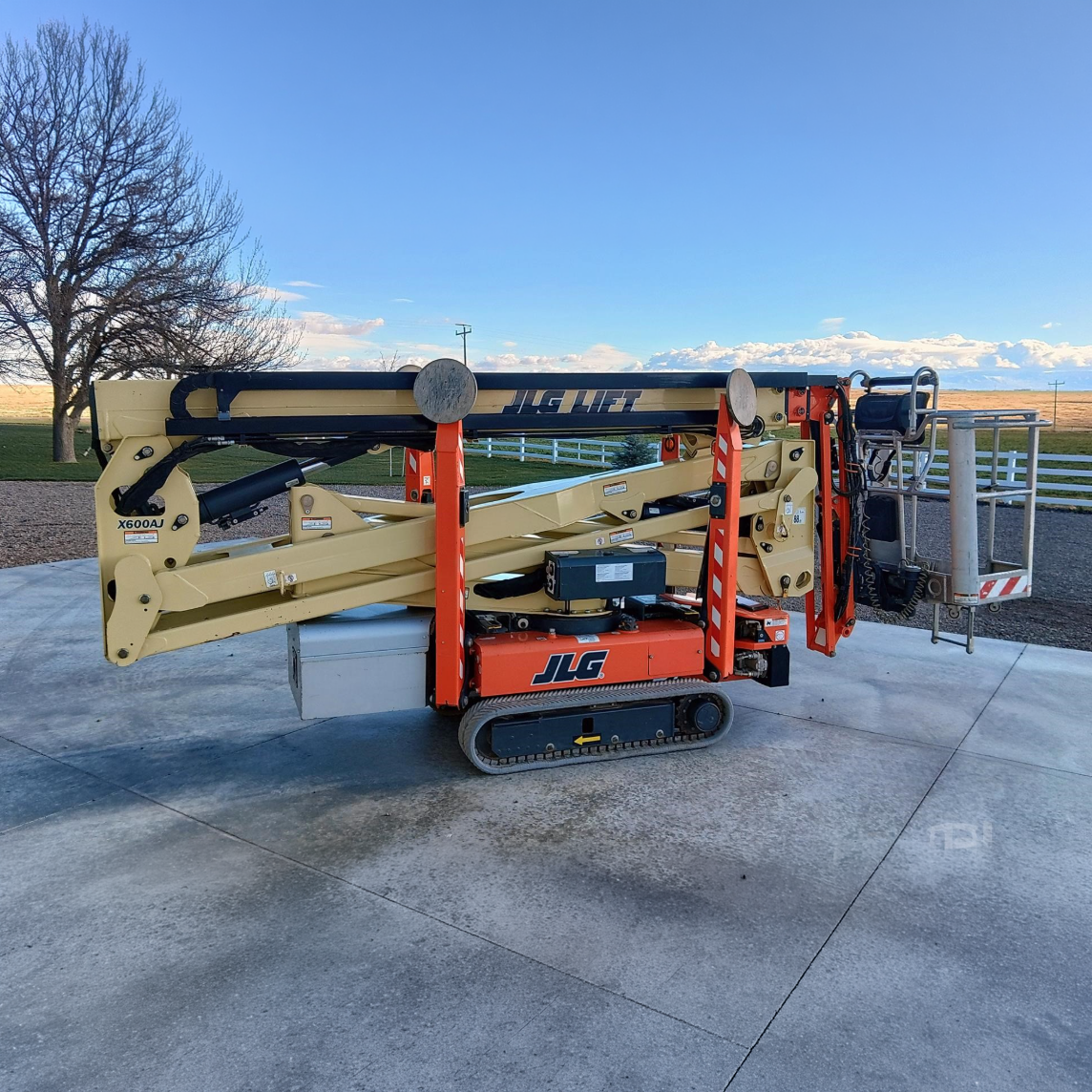 JLG X600AJ